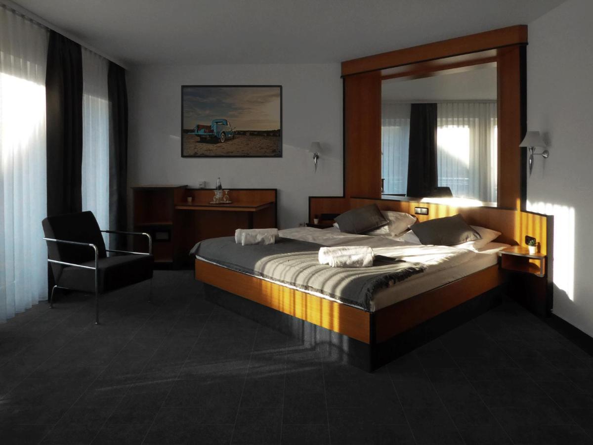 Hotel Am Malerwinkel Вертхайм Екстериор снимка
